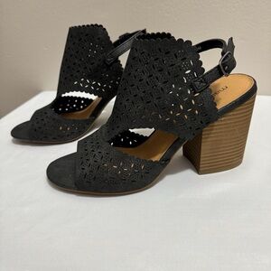 Maurices Emilia Black Perforated Chunky Heel Sandal 7.5M